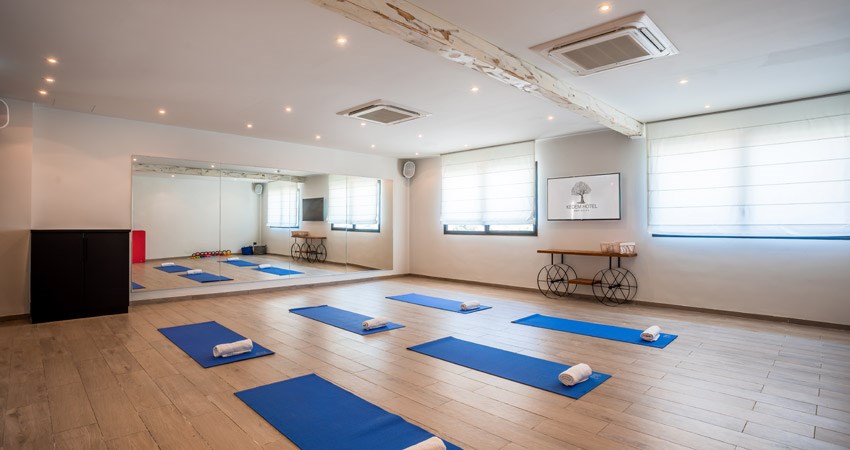 אולם יוגה מלון קדם